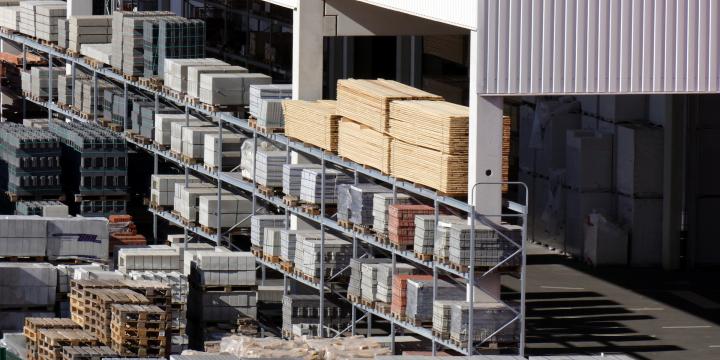 Extreme prijsstijgingen van bouwmaterialen verrekenen ondanks prijsvastbeding in aannemingsovereenkomst?